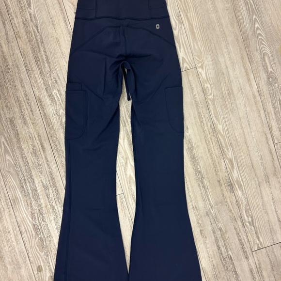 Figs Women's Navy Seville flare scrub-leggings - Picture 2 of 2